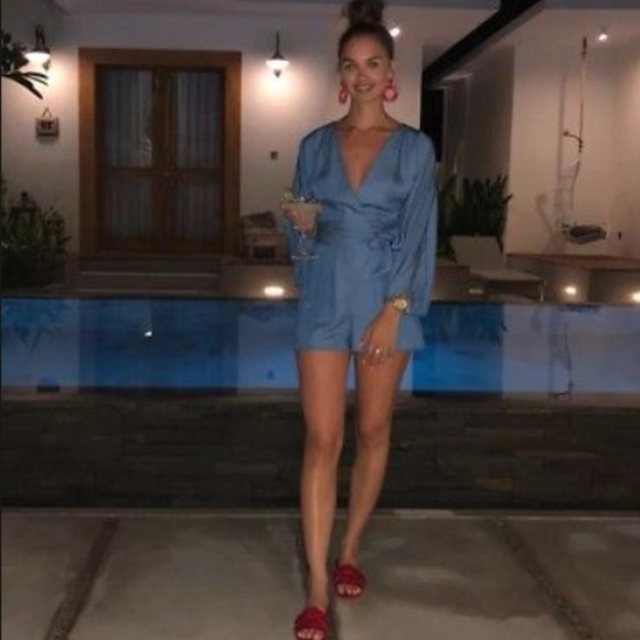 ❤SOLD❤ ZARA // CHAMBRAY BELTED KIMONO ROMPER - Picture 2 of 8